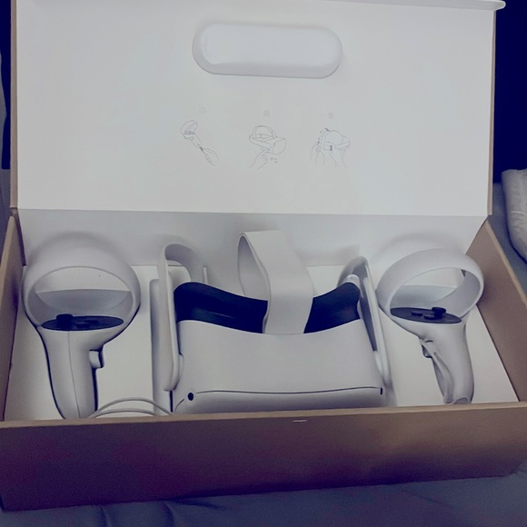 Oculus quest 2 is a vr (virtual reality) headset - Picture 1 of 4